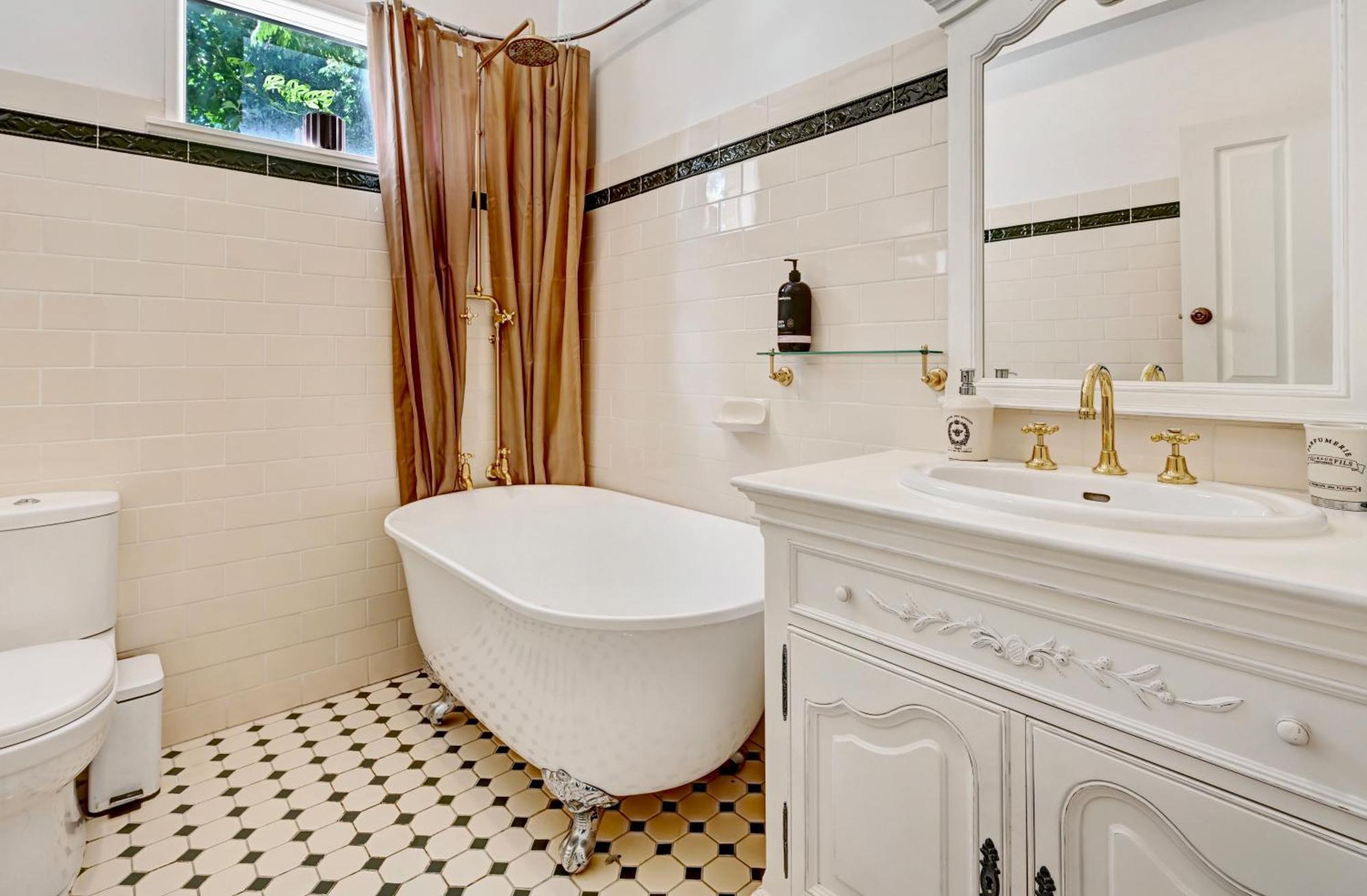 Street - 1890's Edwardian Gem