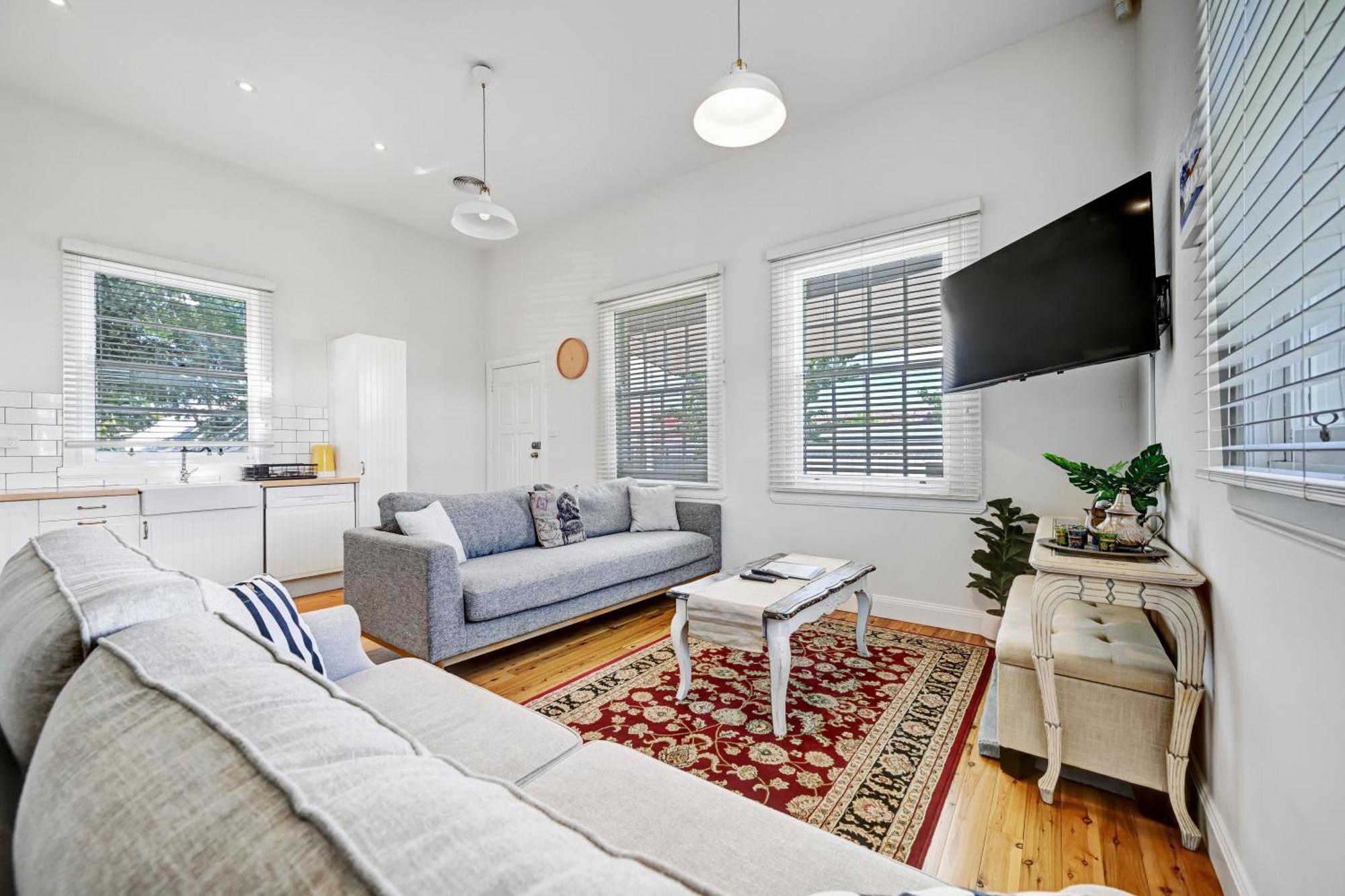 Street - 1890's Edwardian Gem Holiday home *