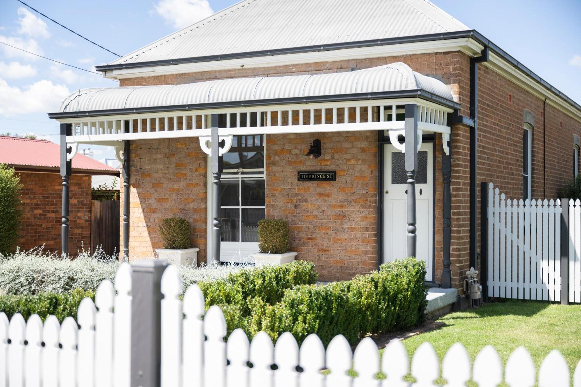 Street - 1890's Edwardian Gem *